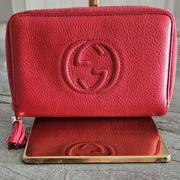 Gucci Soho Red Tassel Leather Zip Wallet With Gold Metal Hardware - Picture 3 of 16